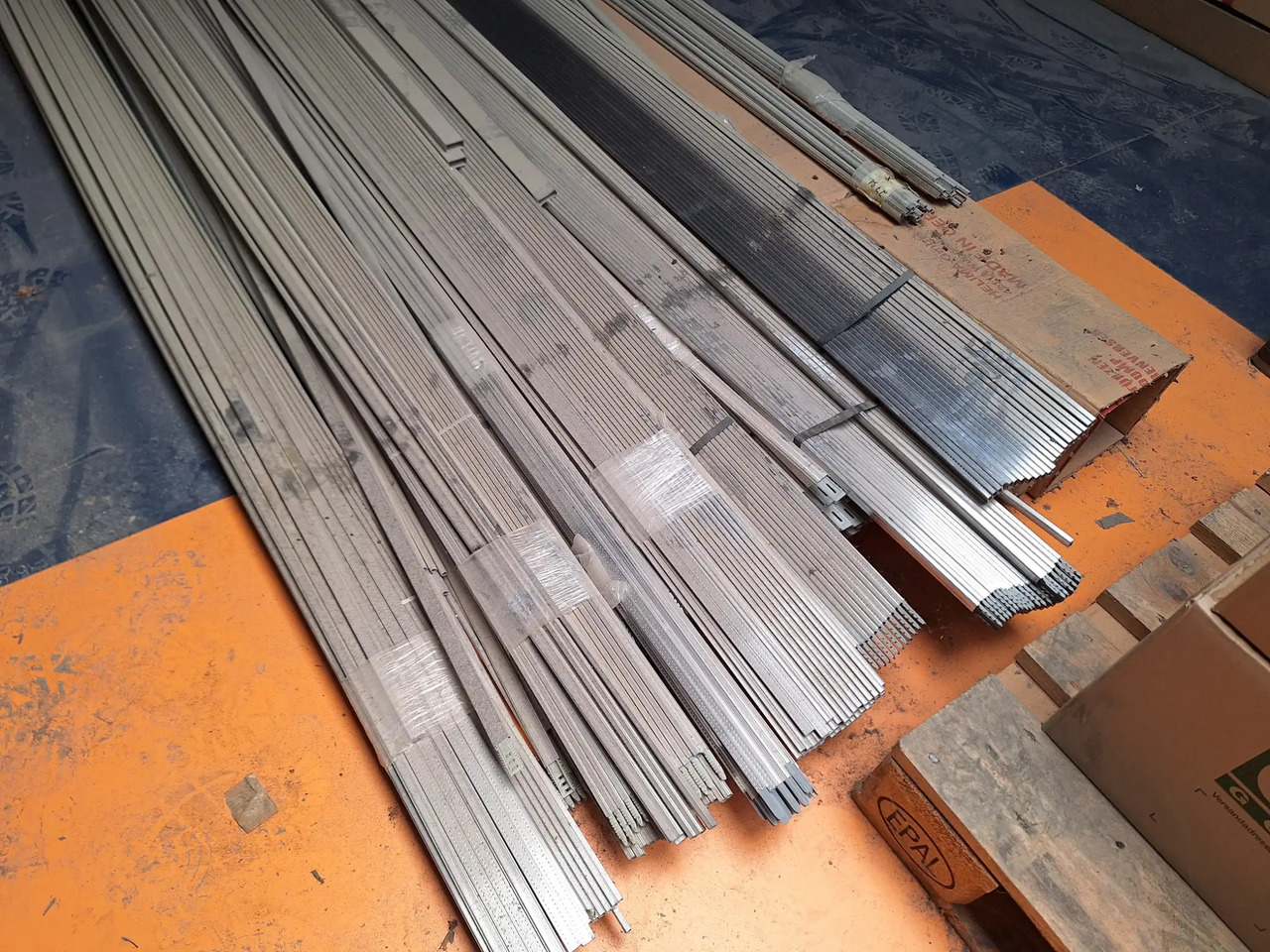 1 Posten PVC-Profile - Construction equipment: picture 2 1 Posten PVC-Profile - Construction equipment: picture 2