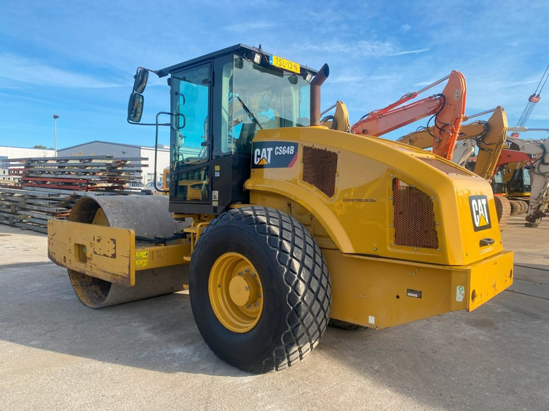 Caterpillar CS64B NVT - Roller: picture 1 Caterpillar CS64B NVT - Roller: picture 1