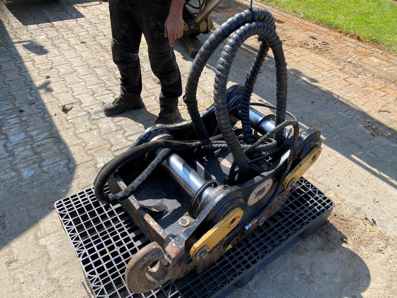 Oil Quick OQ 70 - Quick coupler: picture 5 Oil Quick OQ 70 - Quick coupler: picture 5