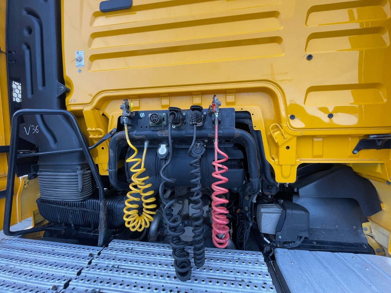 Tractor unit MAN TGX 18.500 4x2 BLS/Retarder/StandAC/48t/ACC/EU6c: picture 10 Tractor unit MAN TGX 18.500 4x2 BLS/Retarder/StandAC/48t/ACC/EU6c: picture 10