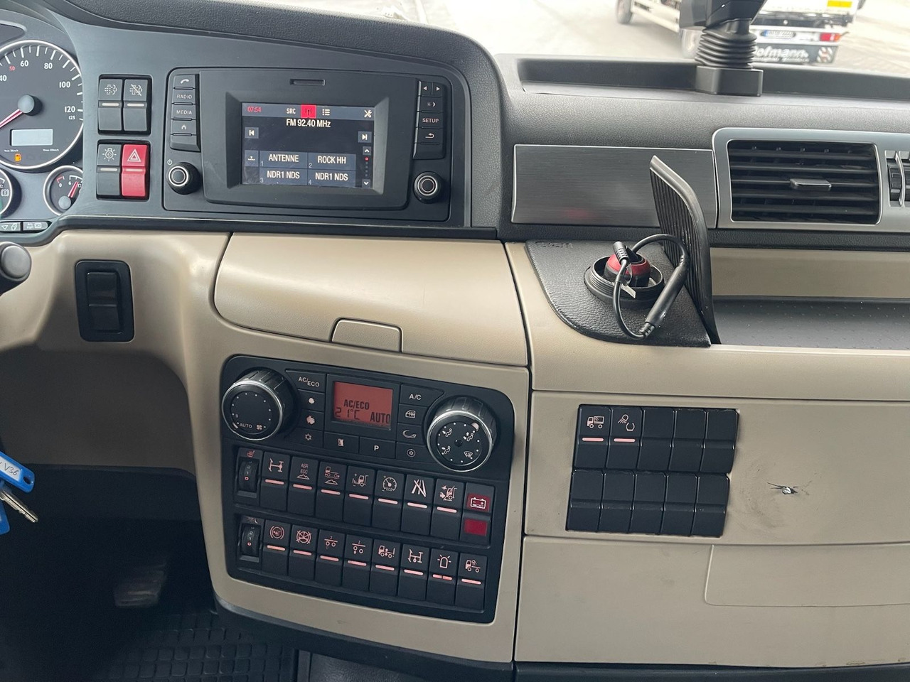 Tractor unit MAN TGX 18.500 4x2 BLS/Retarder/StandAC/48t/ACC/EU6c: picture 14 Tractor unit MAN TGX 18.500 4x2 BLS/Retarder/StandAC/48t/ACC/EU6c: picture 14