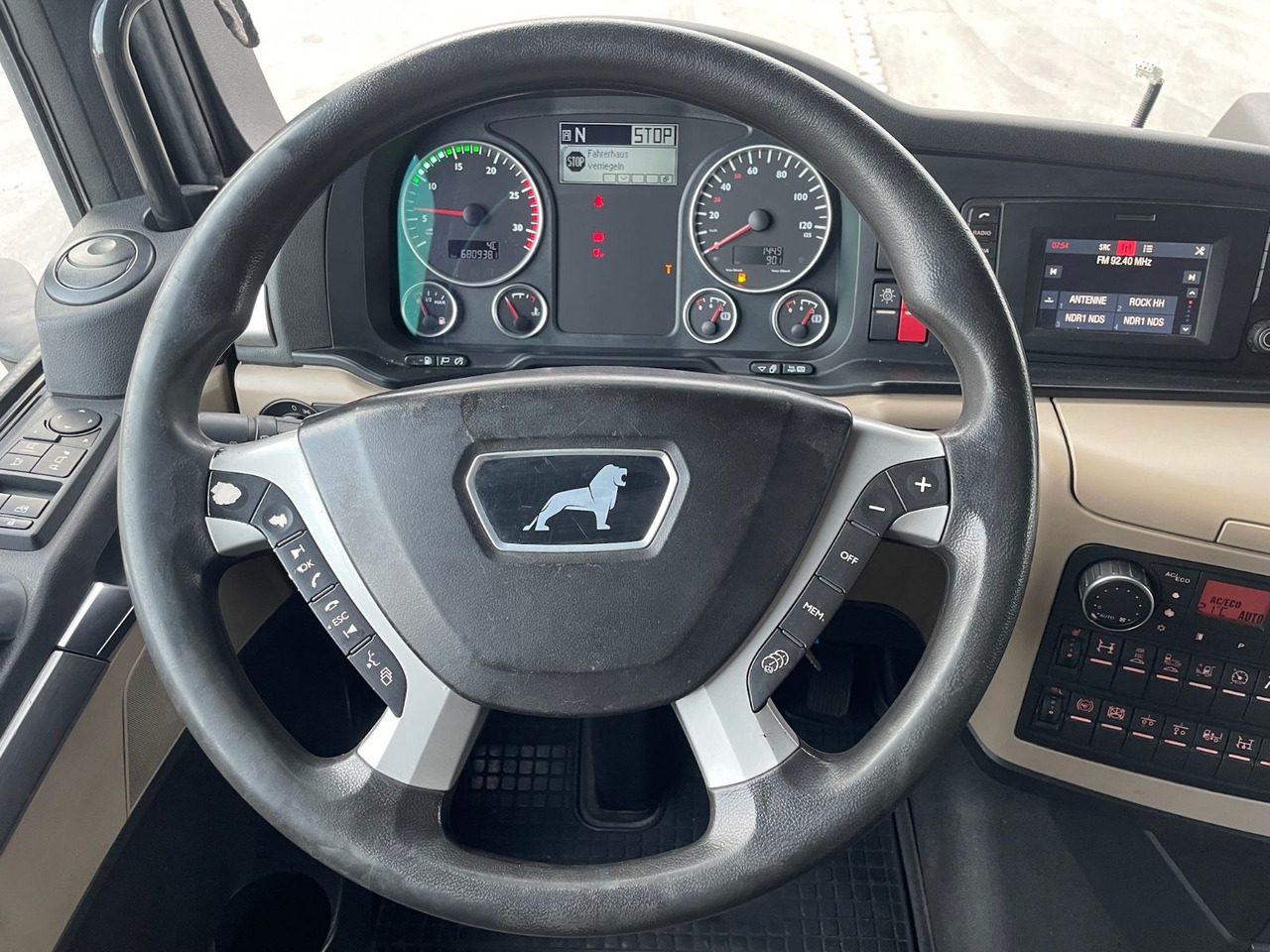 Tractor unit MAN TGX 18.500 4x2 BLS/Retarder/StandAC/48t/ACC/EU6c: picture 13 Tractor unit MAN TGX 18.500 4x2 BLS/Retarder/StandAC/48t/ACC/EU6c: picture 13