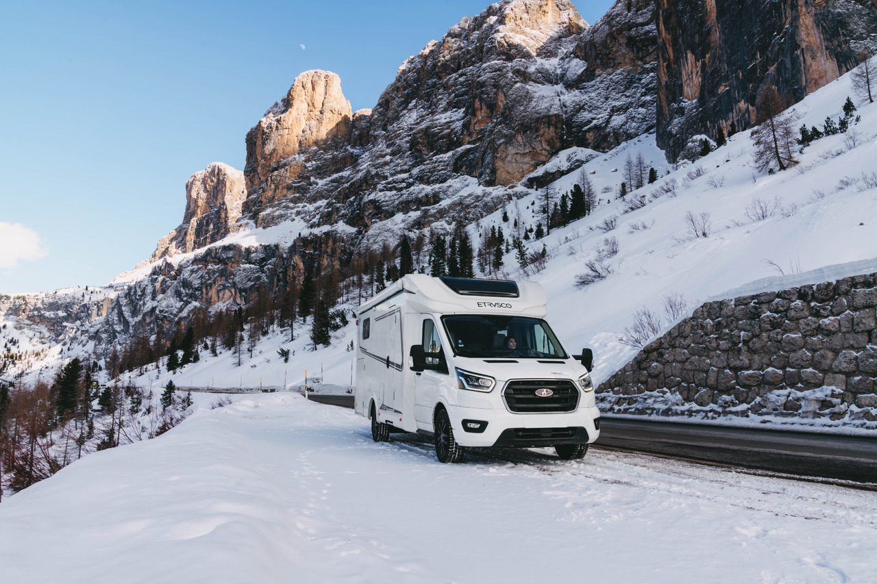 ETRUSCO Etrusco T 7.3 SF - Semi-integrated motorhome: picture 3 ETRUSCO Etrusco T 7.3 SF - Semi-integrated motorhome: picture 3