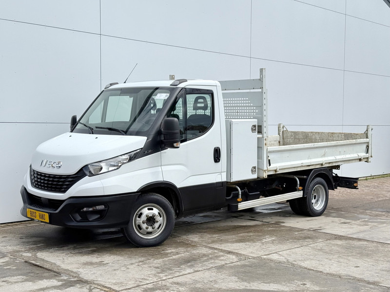 Iveco Daily 35C12 2.3 L3 Kipper Dubbellucht 3.5t Trekhaak Airco Cruise Control Lucht Geveerde Stoel - Tipper van: picture 2 Iveco Daily 35C12 2.3 L3 Kipper Dubbellucht 3.5t Trekhaak Airco Cruise Control Lucht Geveerde Stoel - Tipper van: picture 2