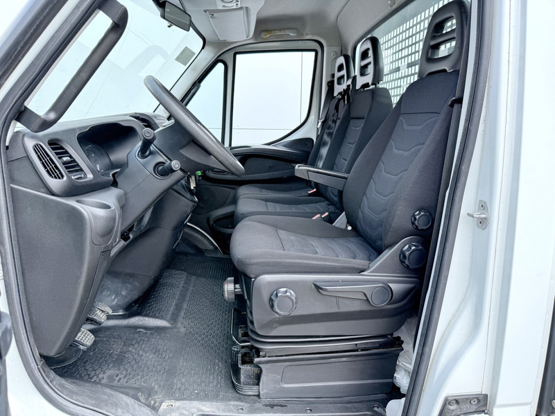 Iveco Daily 35S14 2.3 Open Laadbak Pritische Airco Cruise Control Lucht Geveerde Stoel - Flatbed van: picture 5 Iveco Daily 35S14 2.3 Open Laadbak Pritische Airco Cruise Control Lucht Geveerde Stoel - Flatbed van: picture 5