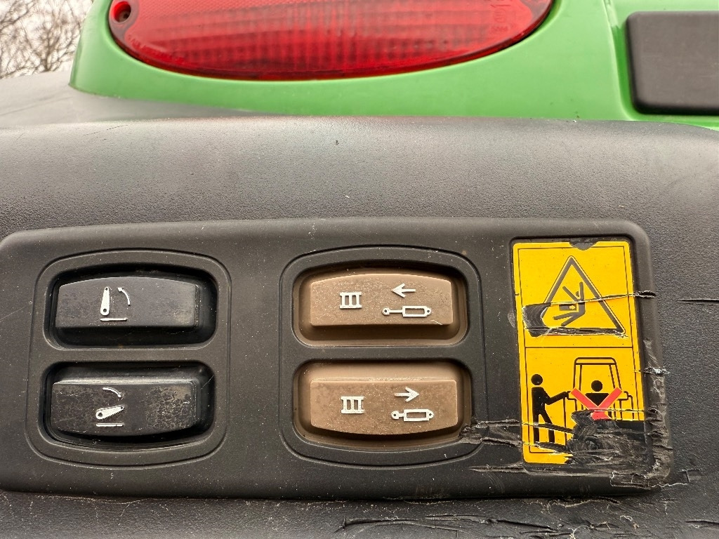 Farm tractor John Deere 6155 R: picture 32