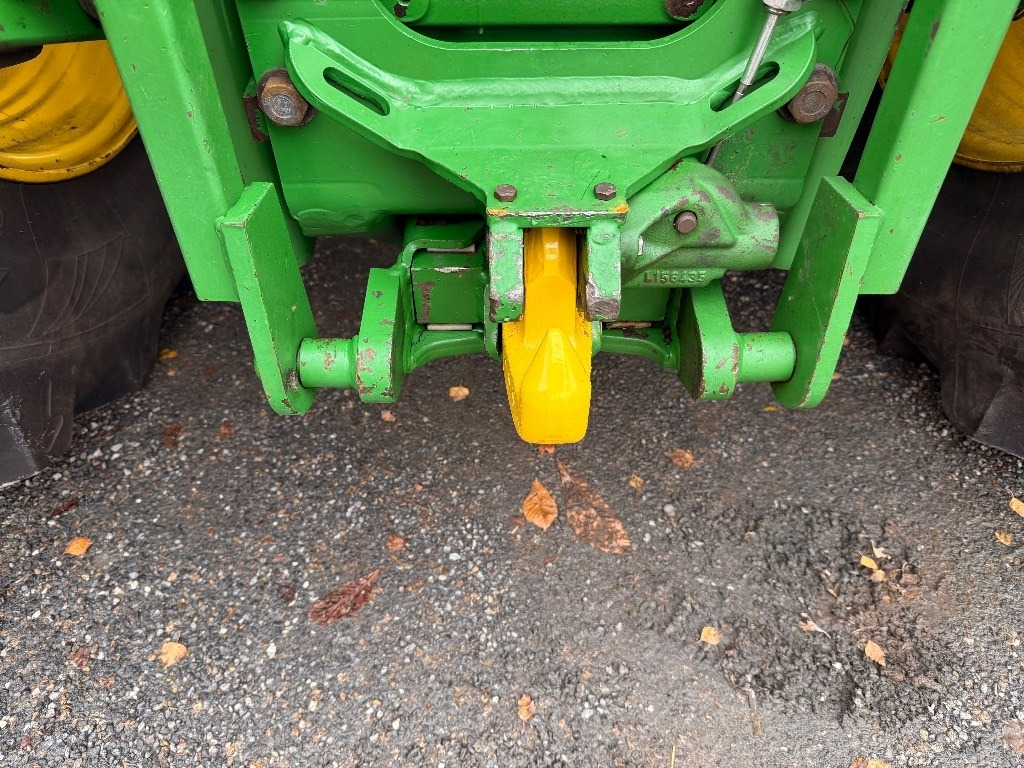 Farm tractor John Deere 6155 R: picture 29