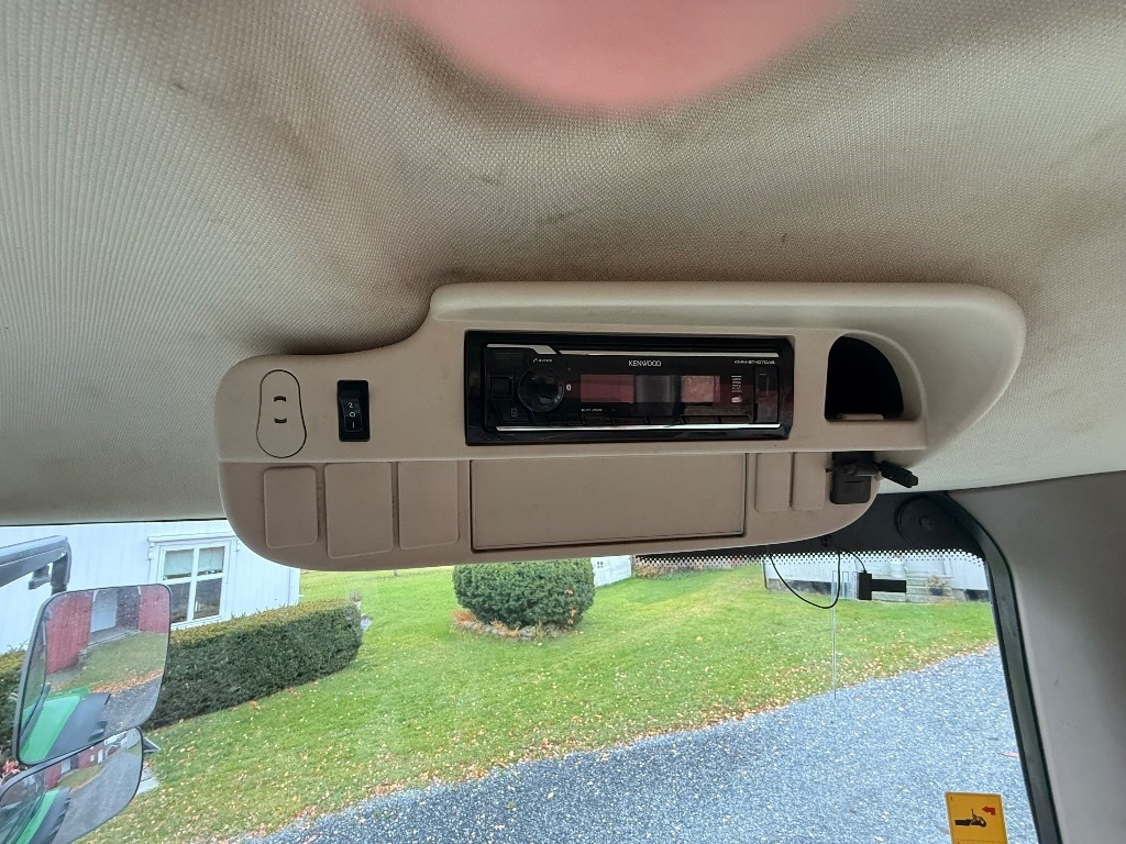 Farm tractor John Deere 6155 R: picture 48