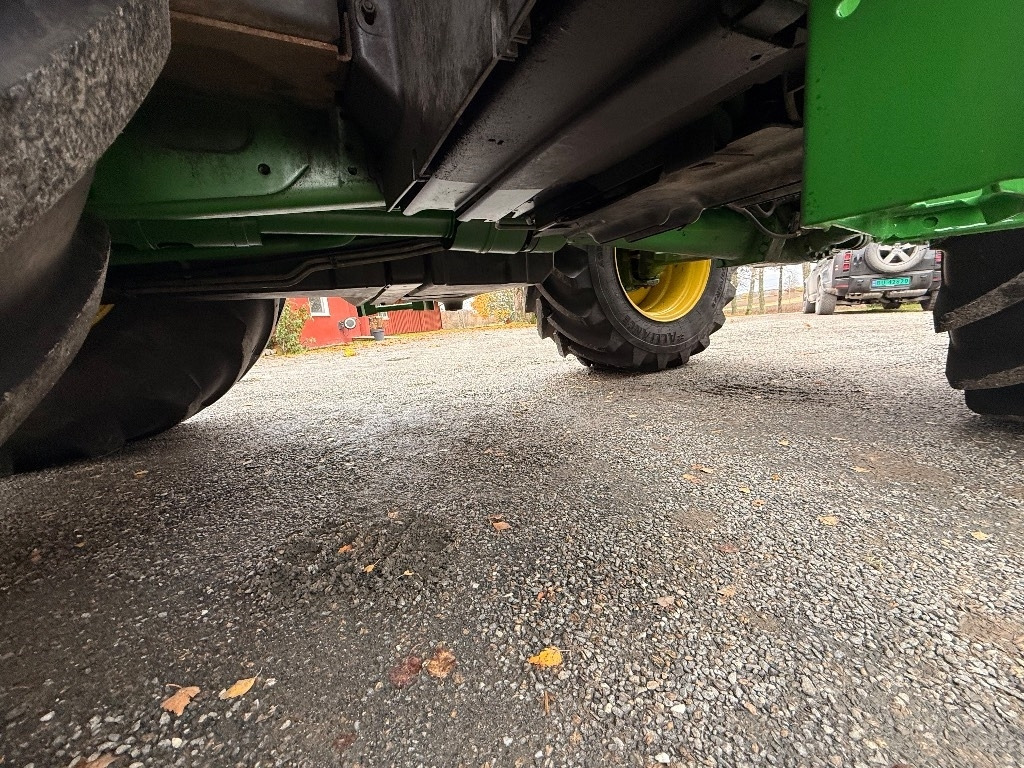 Farm tractor John Deere 6155 R: picture 37