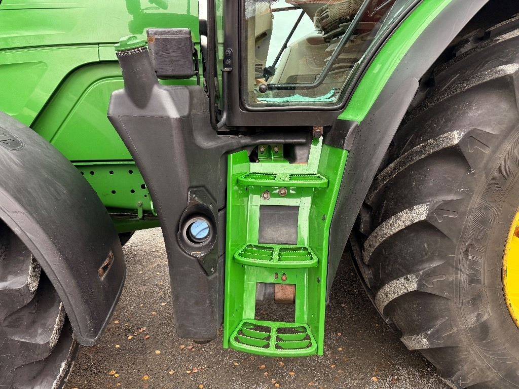 Farm tractor John Deere 6155 R: picture 15