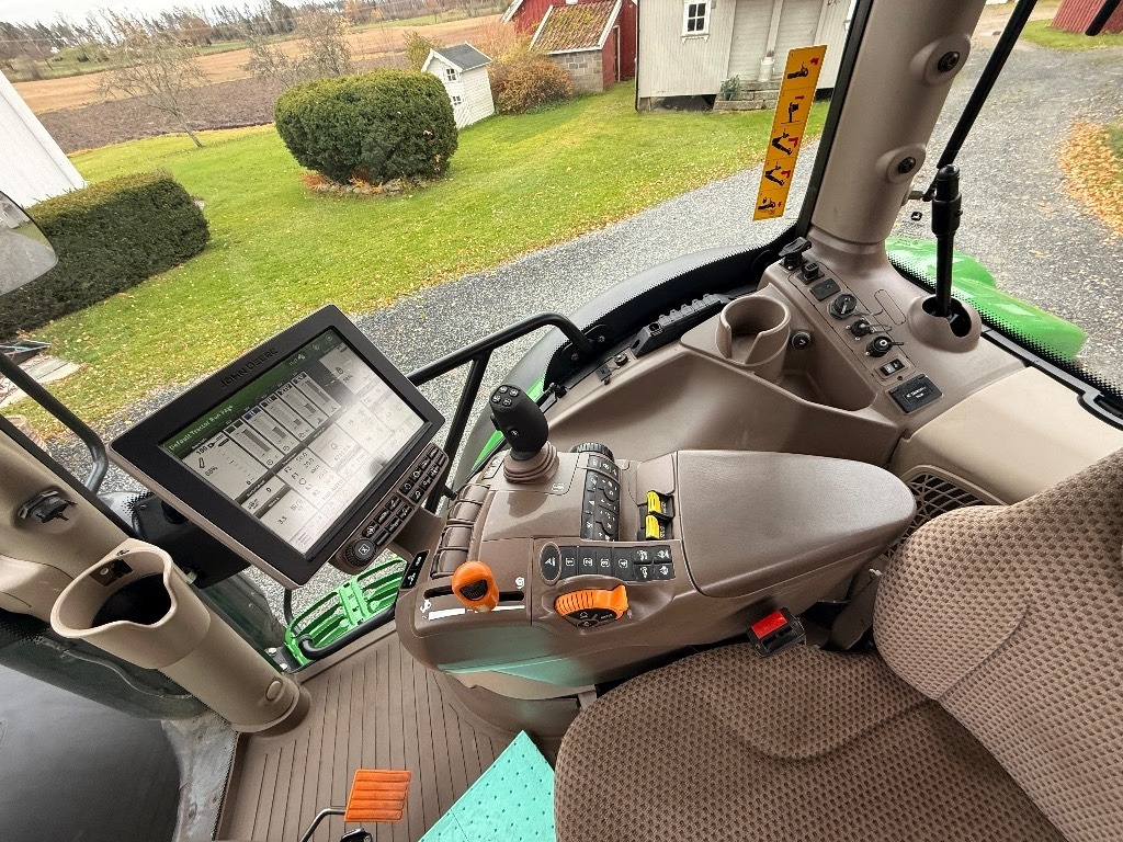 Farm tractor John Deere 6155 R: picture 49