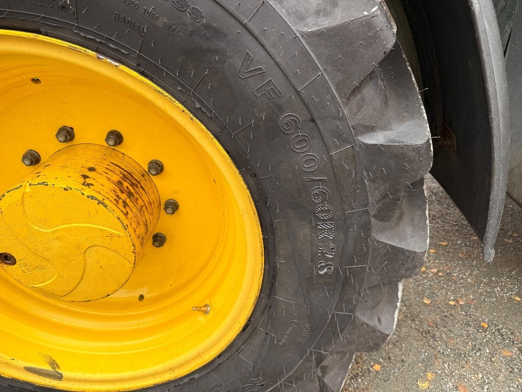 Farm tractor John Deere 6155 R: picture 24