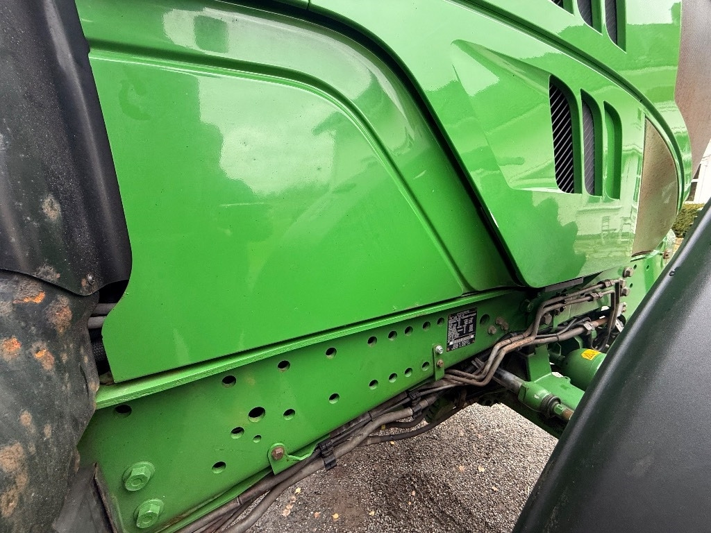 Farm tractor John Deere 6155 R: picture 38