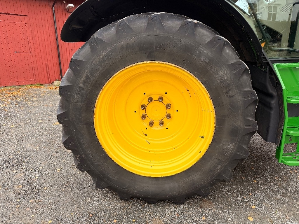 Farm tractor John Deere 6155 R: picture 22