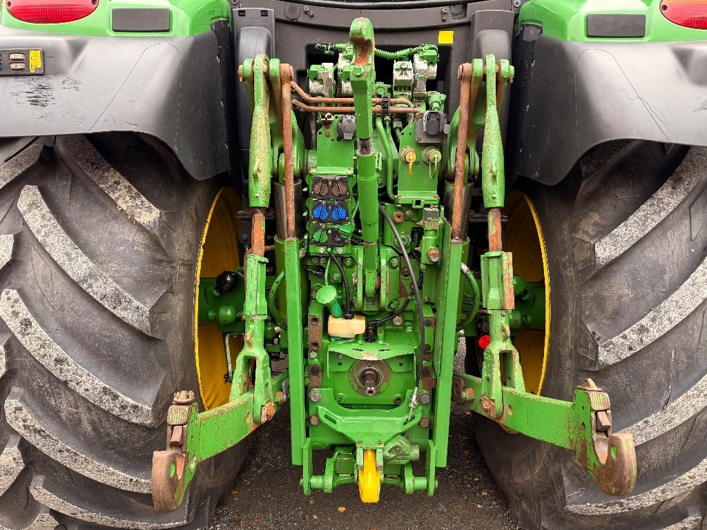 Farm tractor John Deere 6155 R: picture 28