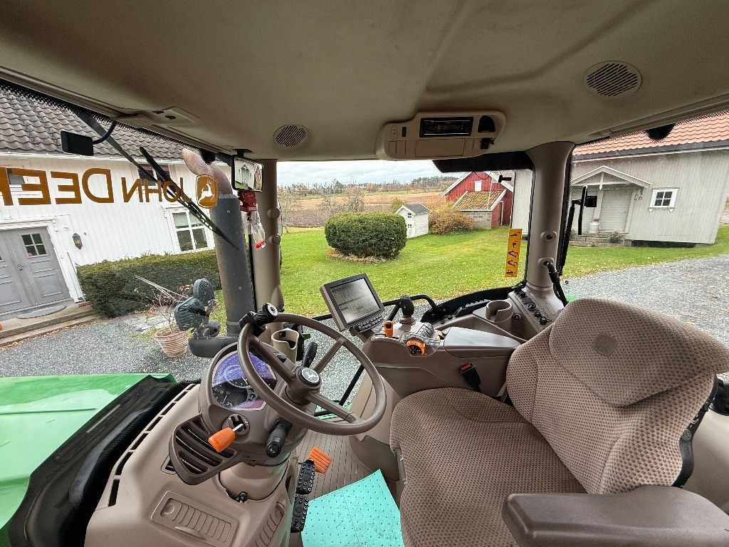 Farm tractor John Deere 6155 R: picture 47