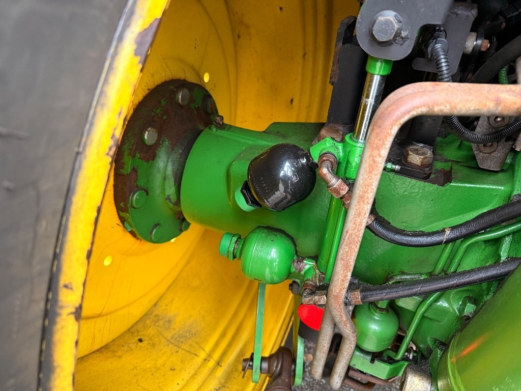 Farm tractor John Deere 6155 R: picture 30