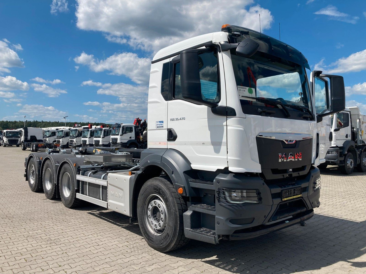 MAN TGS 35.480 TRIDEM HYVA 26-62-SKZ - Hook lift truck: picture 1 MAN TGS 35.480 TRIDEM HYVA 26-62-SKZ - Hook lift truck: picture 1