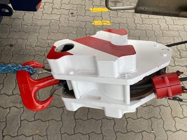 All terrain crane Terex Demag AC 40-1: picture 10