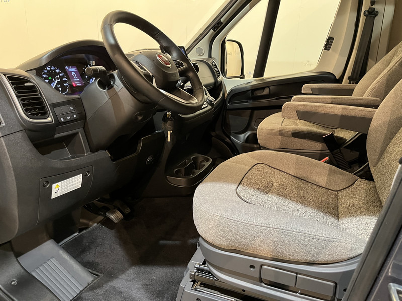 Carthago MALIBU VAN 640 LE GT Skyview 160 PK Automaat / Dakairco / Compleet Als Nieuw ! / 17.200 KM !! - Camper van: picture 4 Carthago MALIBU VAN 640 LE GT Skyview 160 PK Automaat / Dakairco / Compleet Als Nieuw ! / 17.200 KM !! - Camper van: picture 4