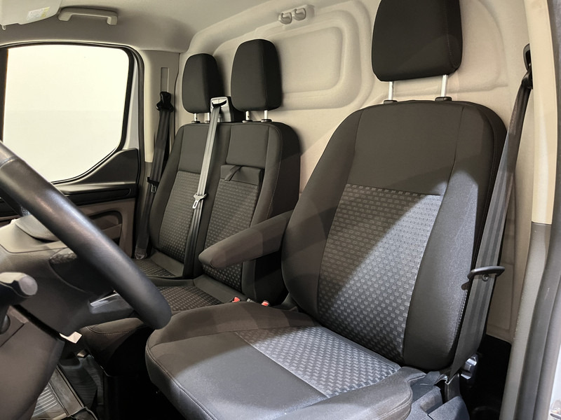 Small van Ford Transit Custom 300 2.0 TDCI L1H1 Trend 130 PK / Servicebus / Bott Inrichting / Euro 6 / Schuifdeur L + R / Airco / CarPlay / Klep / PDC / Navigatie / 3-Zits  / BPM VRIJ !!: picture 10