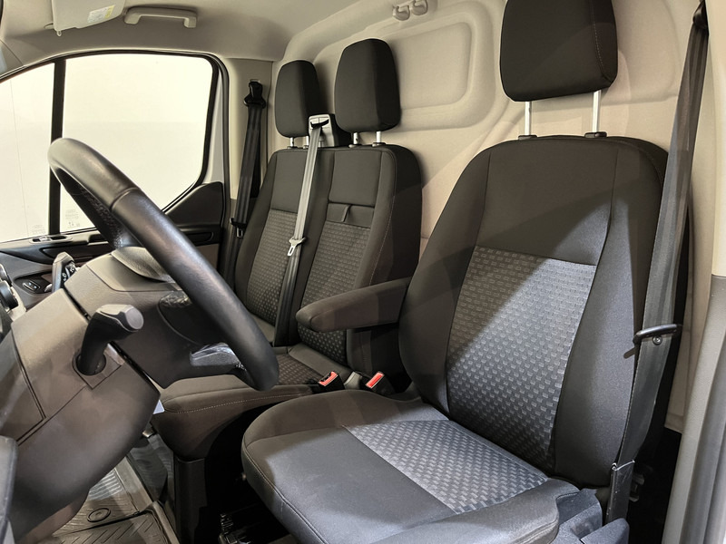 Small van Ford Transit Custom 300 2.0 TDCI L1H1 Trend 130 PK / Servicebus / Bott Inrichting / Euro 6 / Schuifdeur L + R / Airco / CarPlay / Klep / PDC / Navigatie / 3-Zits  / BPM VRIJ !!: picture 6
