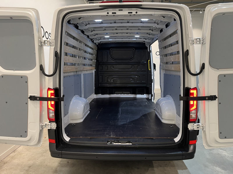 Small van Volkswagen Crafter 30 2.0 TDI L3H2 140 PK Automaat / Euro 6 / Airco / Cruise Control / Camera / CarPlay / 3-Zits / 18.500 KM !!: picture 18