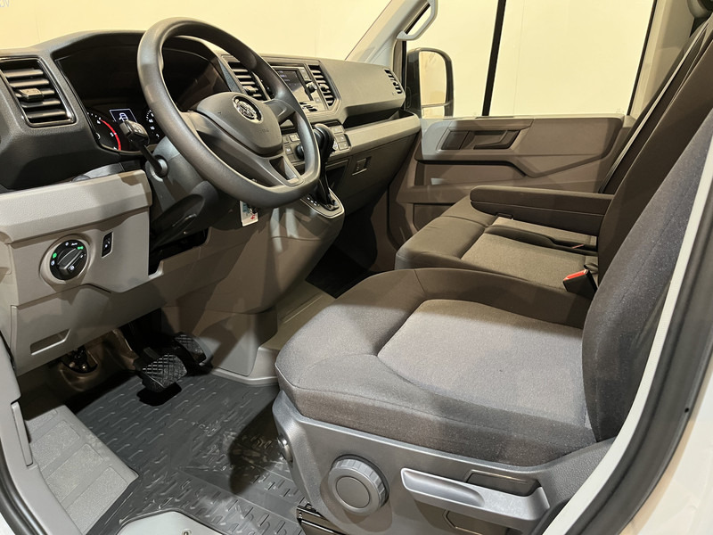Small van Volkswagen Crafter 30 2.0 TDI L3H2 140 PK Automaat / Euro 6 / Airco / Cruise Control / Camera / CarPlay / 3-Zits / 18.500 KM !!: picture 6