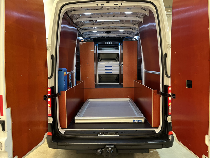 Volkswagen Crafter 35 2.0 TDI L3H3 180 PK Servicebus / Sortimo Inrichting / Euro 6 / Schuifdeur L + R / 220V. / Airco / Cruise Control / Camera / Trekhaak 3000 KG. / CarPlay / Navigatie - Panel van: picture 5 Volkswagen Crafter 35 2.0 TDI L3H3 180 PK Servicebus / Sortimo Inrichting / Euro 6 / Schuifdeur L + R / 220V. / Airco / Cruise Control / Camera / Trekhaak 3000 KG. / CarPlay / Navigatie - Panel van: picture 5