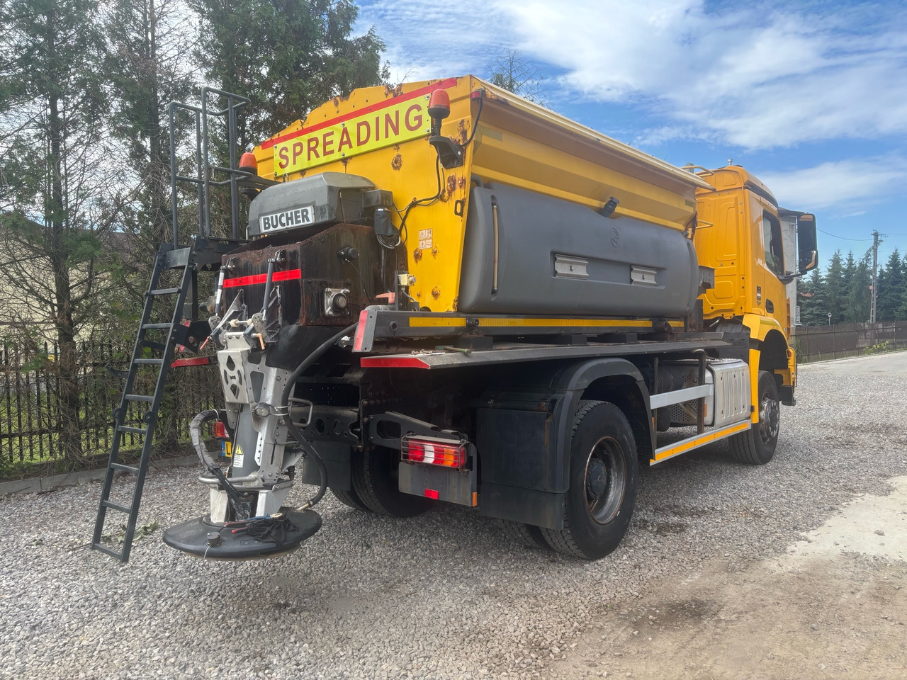 MERCEDES AROCS 1824 4x4BB  GRITTER/SPREADER/PLOUGH - Snow removal vehicle: picture 2 MERCEDES AROCS 1824 4x4BB  GRITTER/SPREADER/PLOUGH - Snow removal vehicle: picture 2