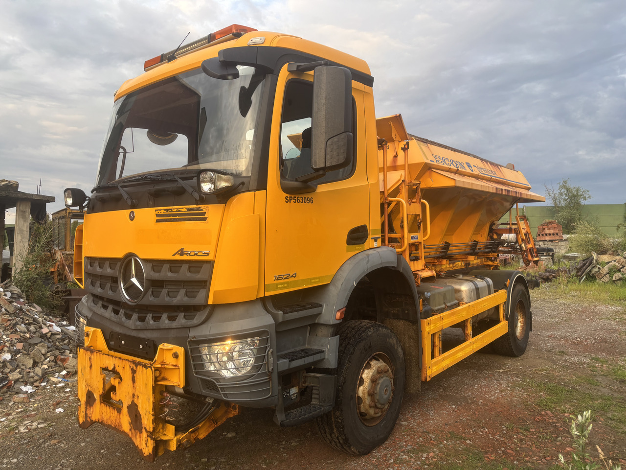 Mercedes AROCS 1824 4X4 GRITTER/SPREADER/PLOUGH - Snow removal vehicle: picture 5 Mercedes AROCS 1824 4X4 GRITTER/SPREADER/PLOUGH - Snow removal vehicle: picture 5