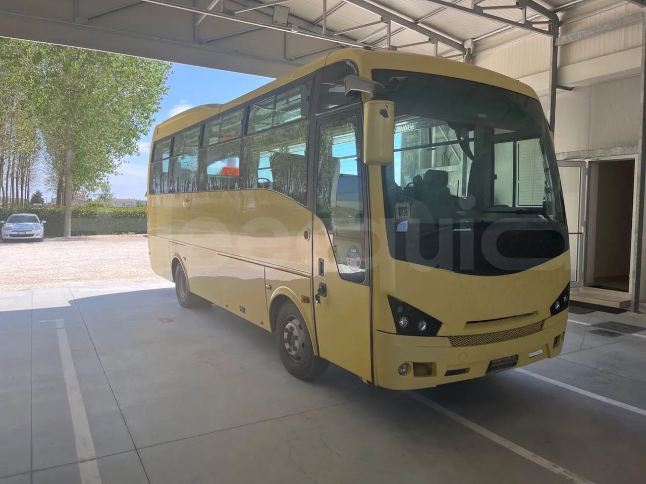 ISUZU Turquoise/Sb - School bus: picture 1 ISUZU Turquoise/Sb - School bus: picture 1
