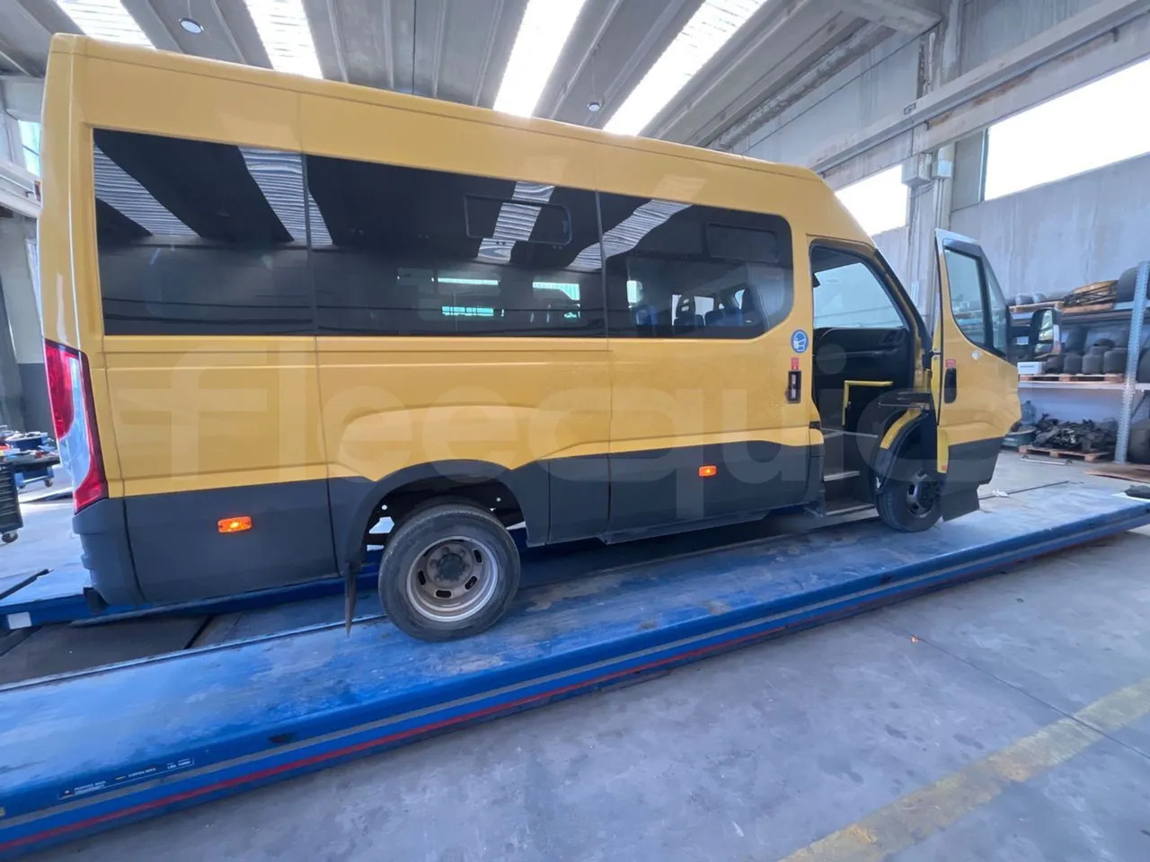 School bus Iveco Daily: picture 12