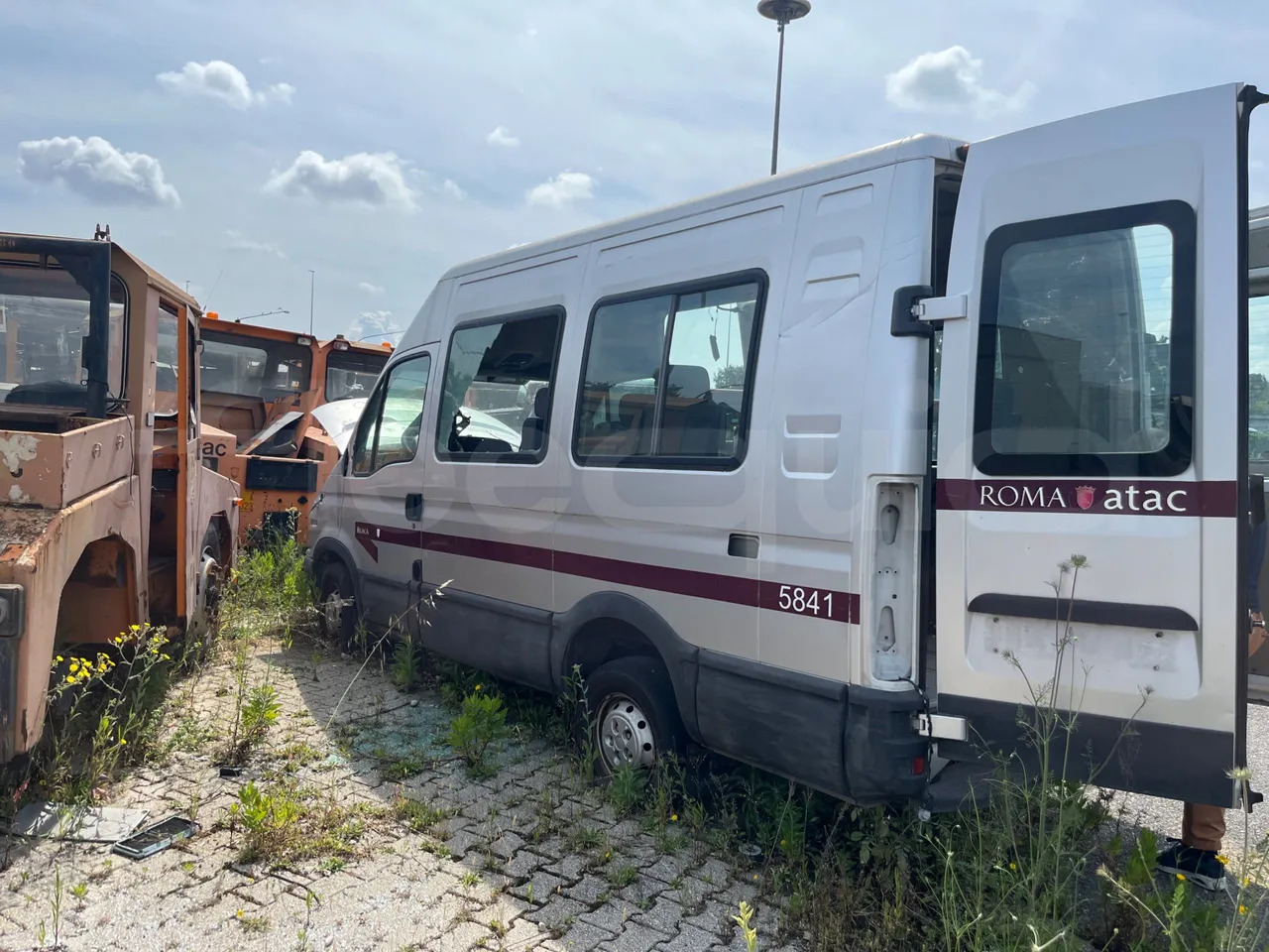 N. 2 Iveco Daily - Minibus, Passenger van: picture 3 N. 2 Iveco Daily - Minibus, Passenger van: picture 3