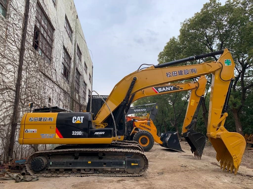CAT 320D2 - Crawler excavator: picture 1 CAT 320D2 - Crawler excavator: picture 1