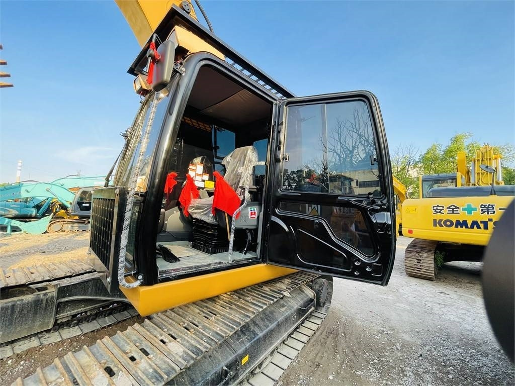 CAT 320d2l - Crawler excavator: picture 3 CAT 320d2l - Crawler excavator: picture 3