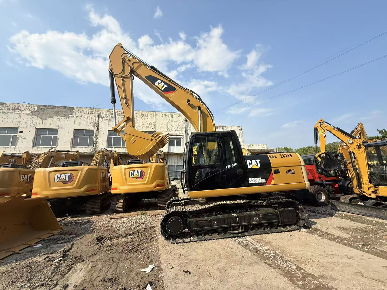 Caterpillar 323 - Excavator: picture 1 Caterpillar 323 - Excavator: picture 1