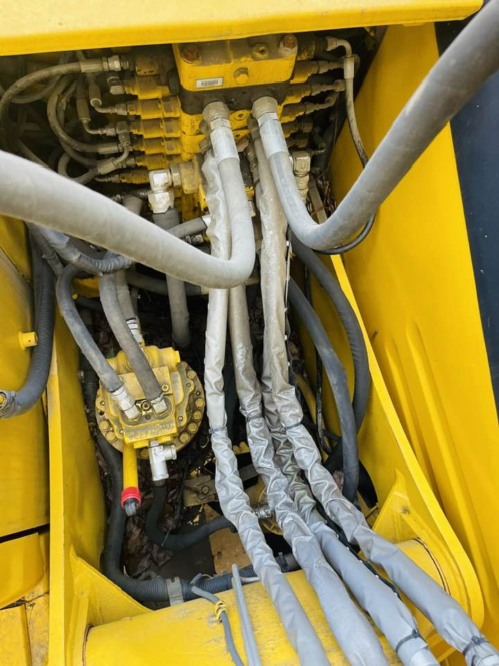 Komatsu PC130-8 - Excavator: picture 2 Komatsu PC130-8 - Excavator: picture 2