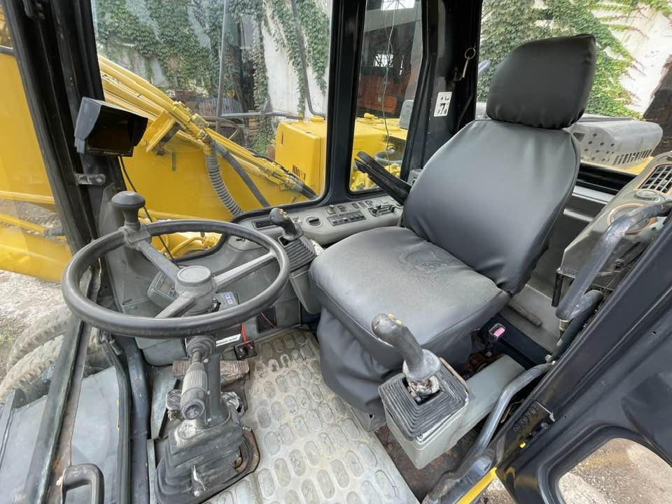 Komatsu PW160-8 - Wheel excavator: picture 5 Komatsu PW160-8 - Wheel excavator: picture 5