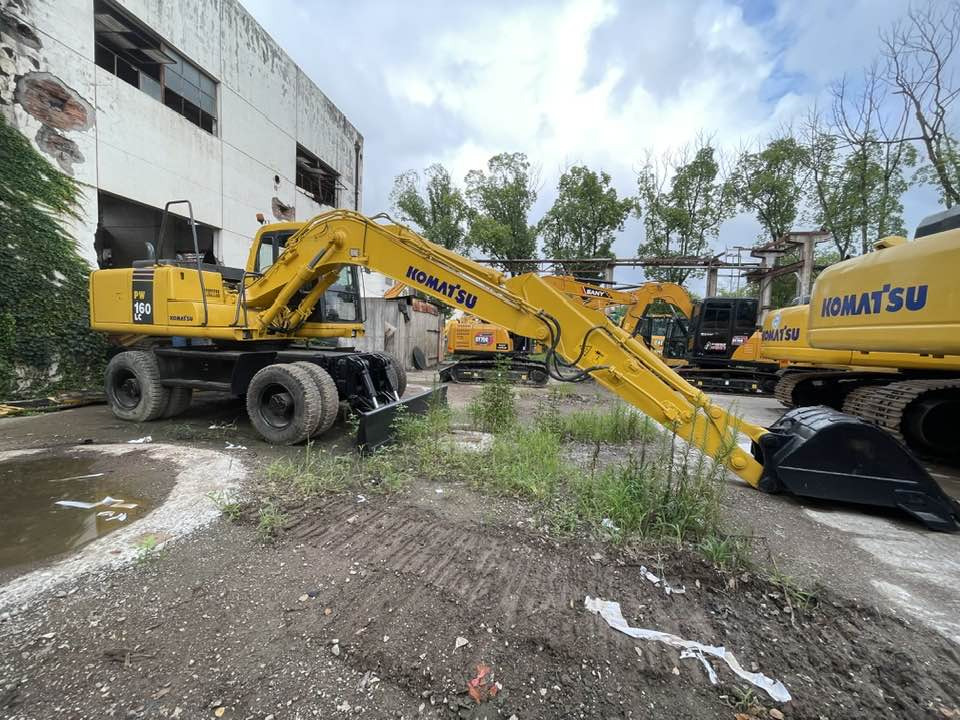 Komatsu PW160-8 - Wheel excavator: picture 1 Komatsu PW160-8 - Wheel excavator: picture 1