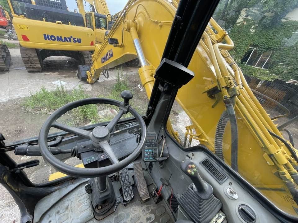 Komatsu PW160-8 - Wheel excavator: picture 2 Komatsu PW160-8 - Wheel excavator: picture 2