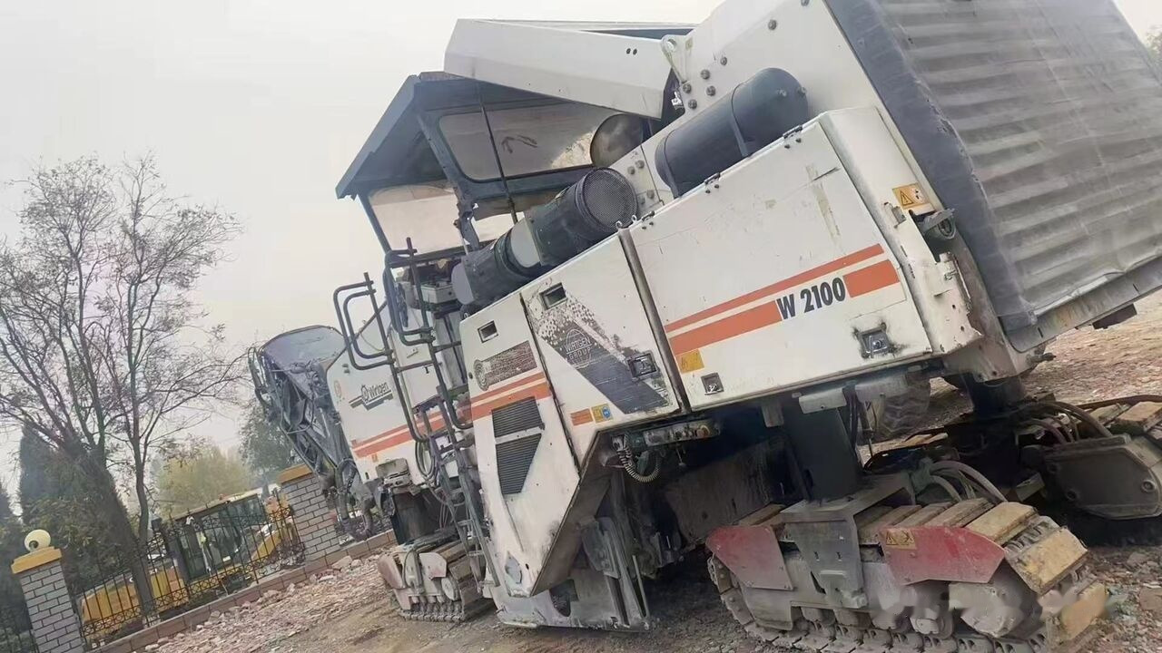 Wirtgen W2100 - Cold planer: picture 4 Wirtgen W2100 - Cold planer: picture 4