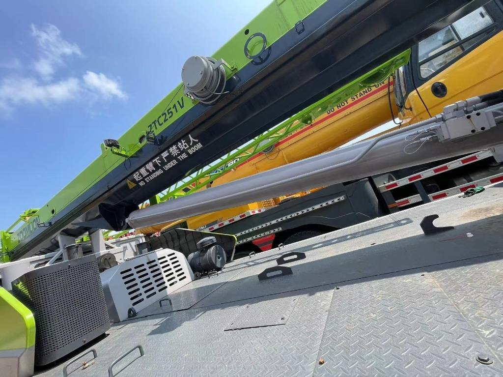 ZOOMLION ZCT251V - All terrain crane: picture 5 ZOOMLION ZCT251V - All terrain crane: picture 5