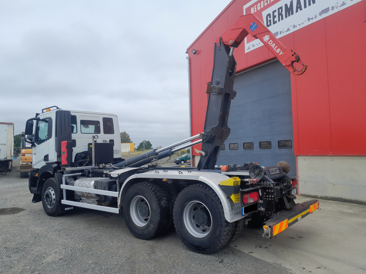 IVECO - Hook lift truck: picture 3 IVECO - Hook lift truck: picture 3