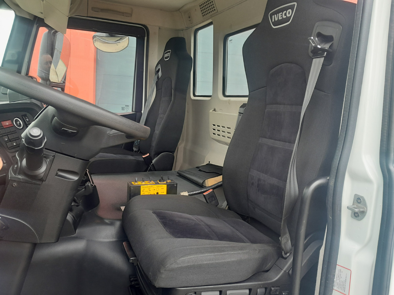 Hook lift truck IVECO: picture 11