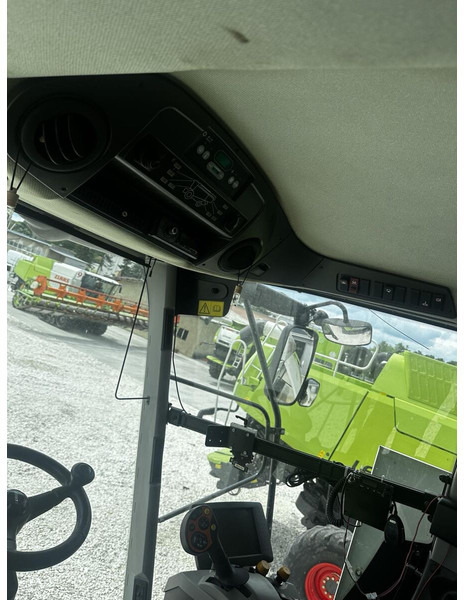 Combine harvester for transportation of food Claas Lexion 770 TT: picture 10