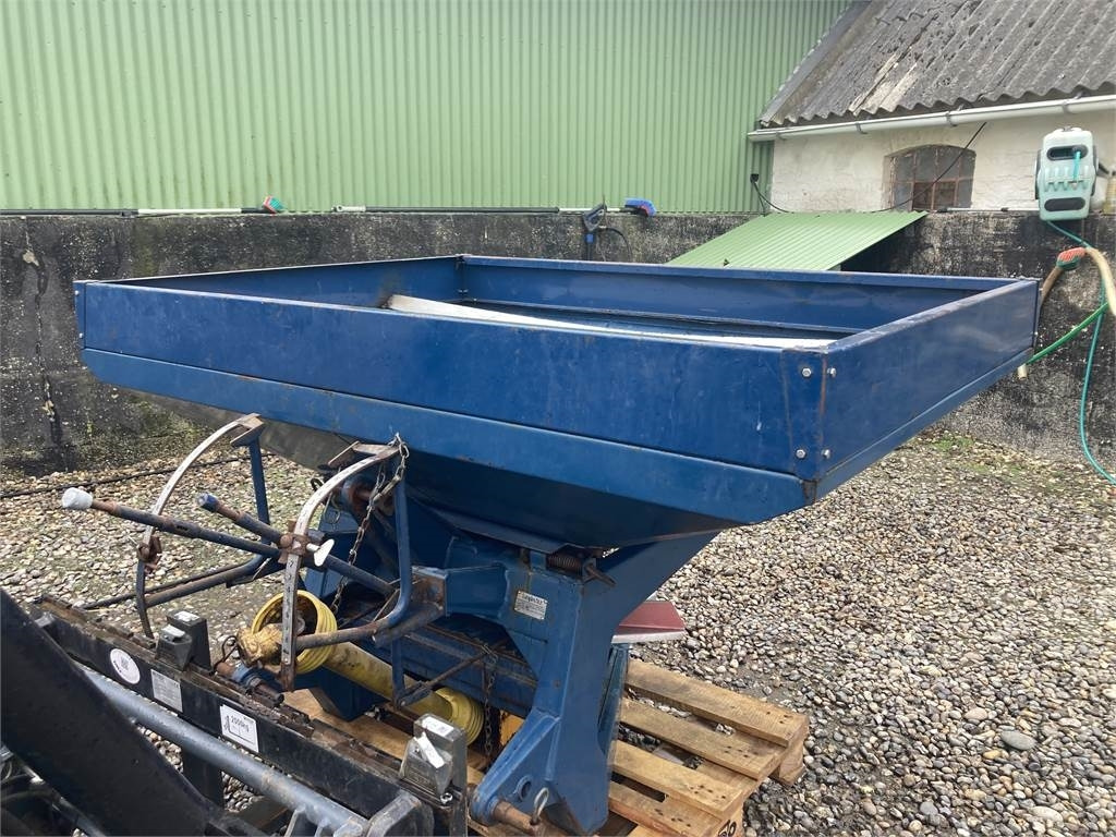 Bogballe BL1000 - Fertilizing equipment: picture 2 Bogballe BL1000 - Fertilizing equipment: picture 2