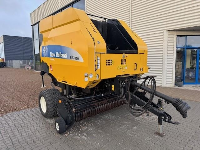 New Holland BR7070 - Round baler: picture 2 New Holland BR7070 - Round baler: picture 2