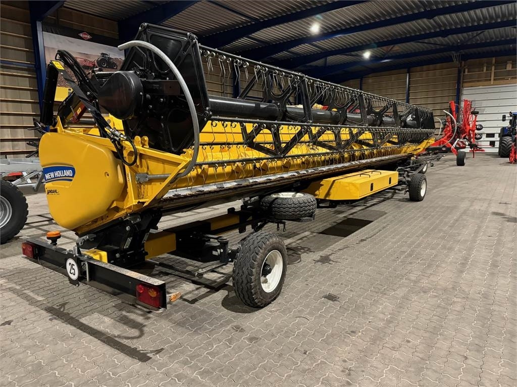 New Holland CX8.90 STAGE 5 - Combine harvester: picture 2 New Holland CX8.90 STAGE 5 - Combine harvester: picture 2