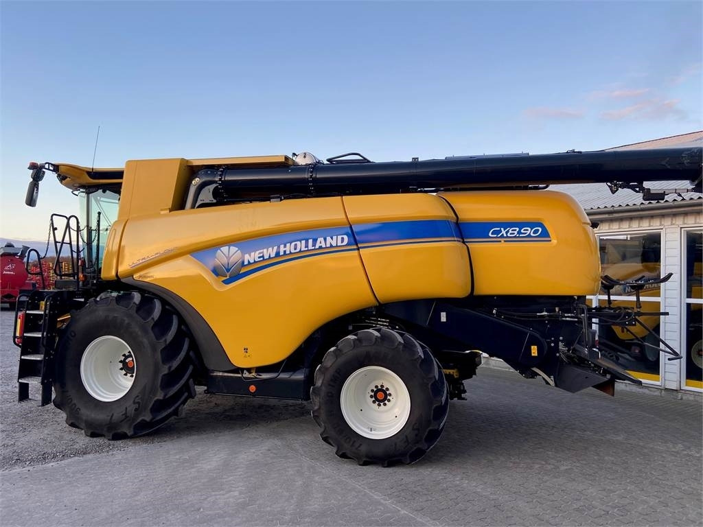 New Holland CX8.90 STAGE5 SLH - Combine harvester: picture 4 New Holland CX8.90 STAGE5 SLH - Combine harvester: picture 4